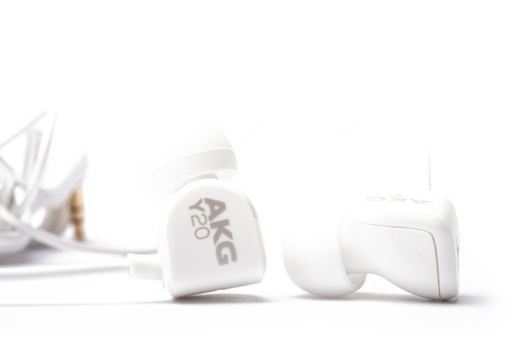 AKG Y20