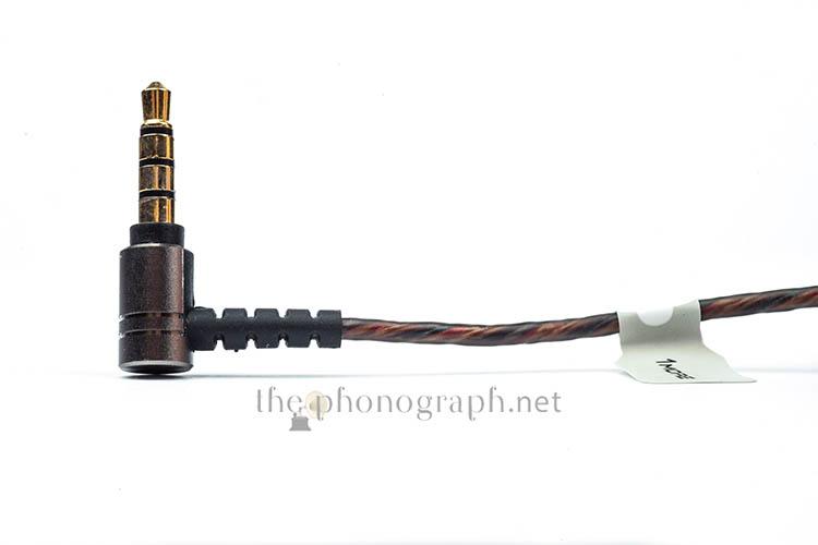 1MORE Quad Driver In-Ear Headphones plug