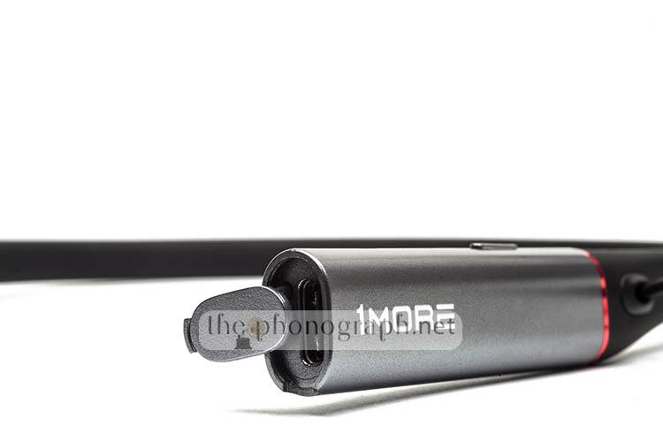 1MORE Triple Driver BT In-Ear Headphones charging port